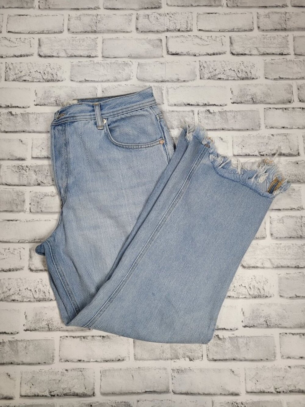 Free People We The Free Light Wash High Rise Raw Hem Ankle Jeans Size 30 Thirty